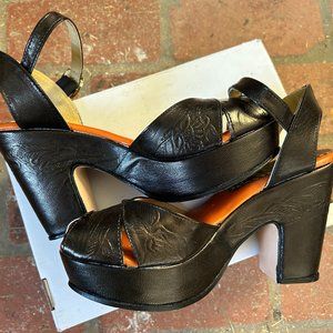 PLATFORM SHOES